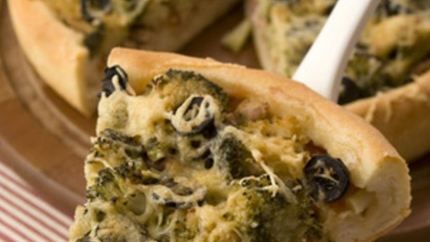 Пицца с морепродуктами и брокколи