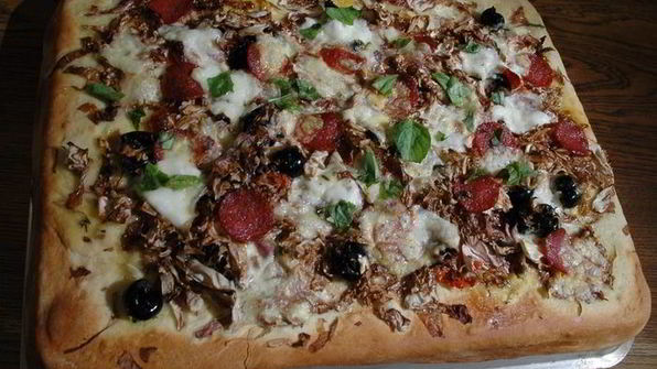 пицца с радиккио и моцареллой