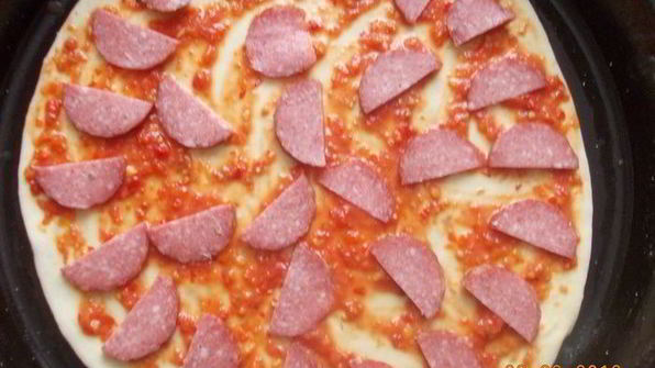 пицца с салями и грибами