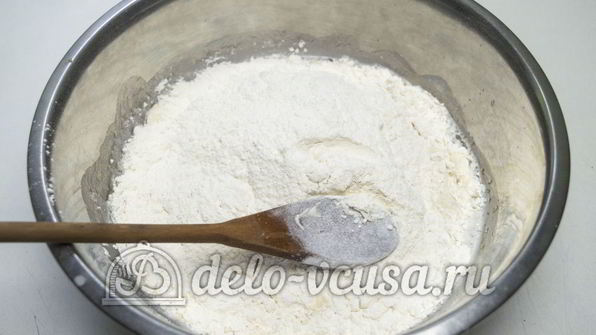 пицца с сосисками и помидорами