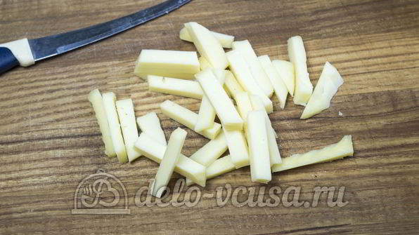 пицца с сосисками и помидорами