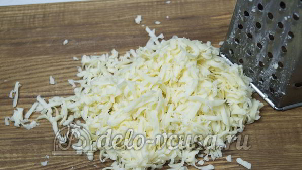 пицца с сосисками и помидорами