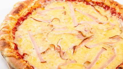 Пицца с сыром и беконом