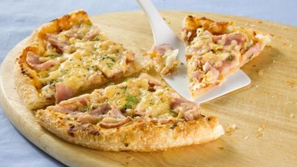 Пицца с ветчиной и лечо