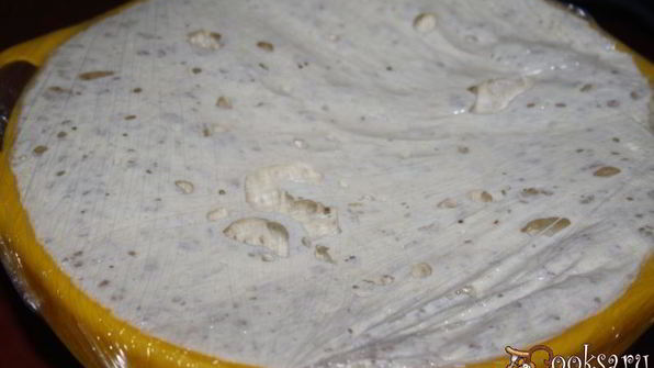 пицца салями пеперони с домашним томатным соусом