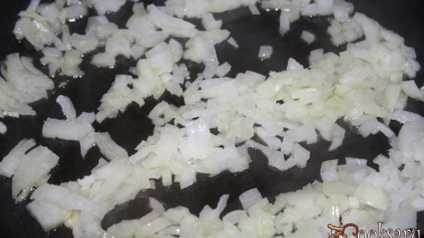 пицца салями пеперони с домашним томатным соусом