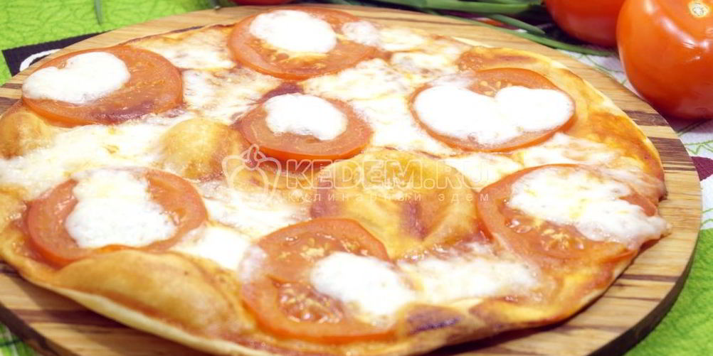 Рецепт тонкой пиццы с моцареллоя