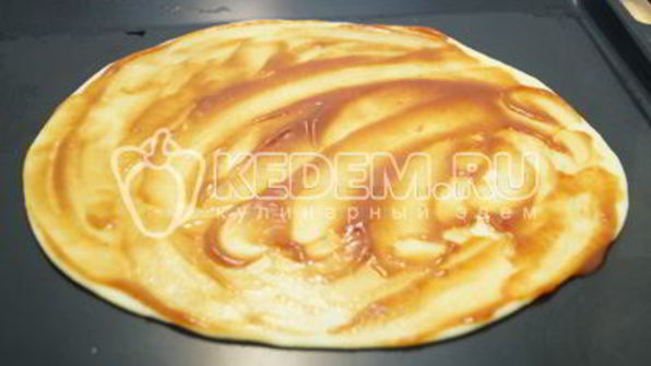 тонкая пицца с моцареллой