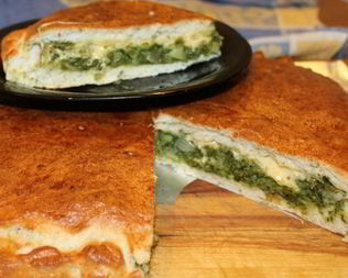 Закрытая пицца с брокколи