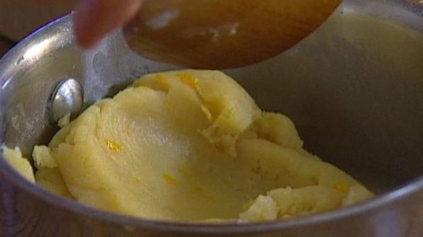 апельсиновые пончики с шоколадным соусом