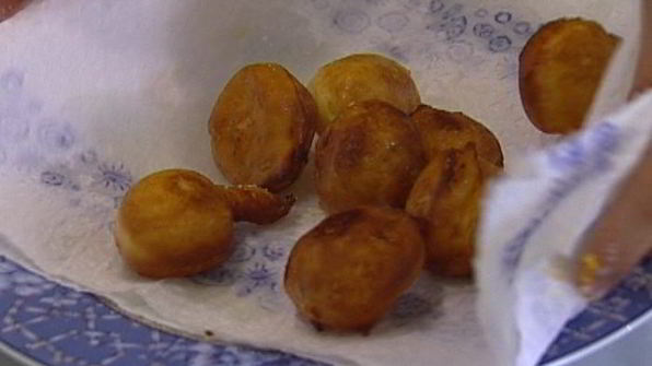 апельсиновые пончики с шоколадным соусом