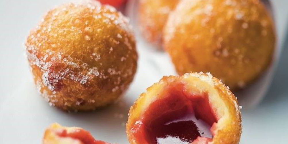 Рецепт пончиков с клубнично-ванильной начинкой