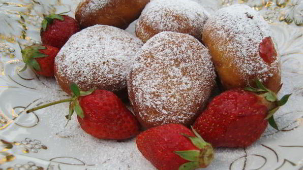 пончики с клубничной начинкой