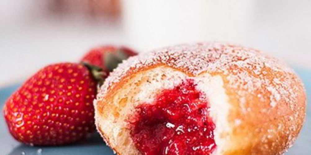 Рецепт пончиков с клубникой дома