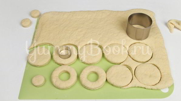 пончики сахарные с глазурью