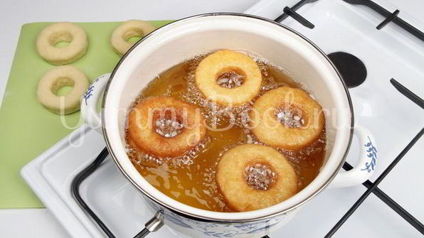 пончики сахарные с глазурью