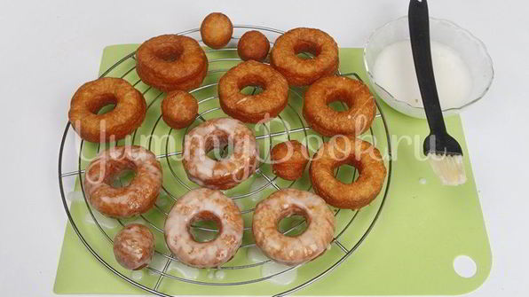 пончики сахарные с глазурью