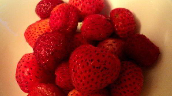 творожные пончики с клубникой