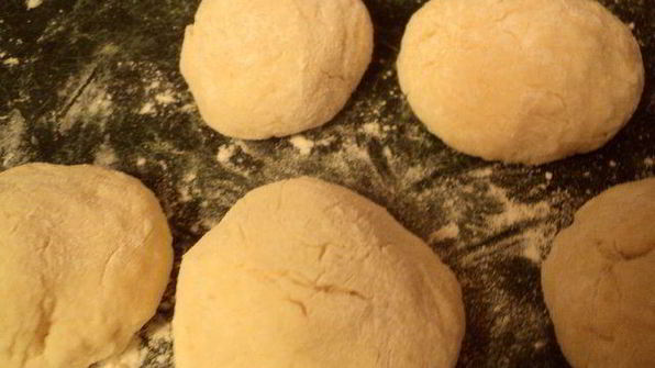 творожные пончики с клубникой