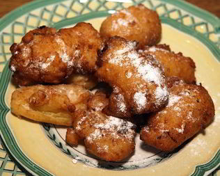 Творожные пончики с яблоками