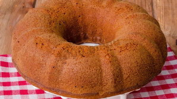 коврижка на кефире с вареньем