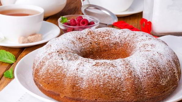 коврижка на кефире с вареньем