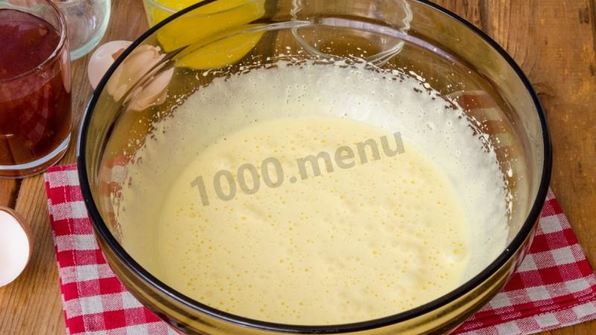 коврижка на кефире с вареньем