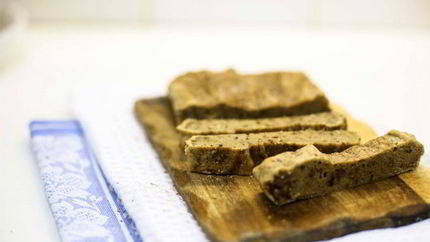 Коврижка с черносливом и орехами