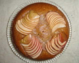 Постная коврижка с яблоками и корицей