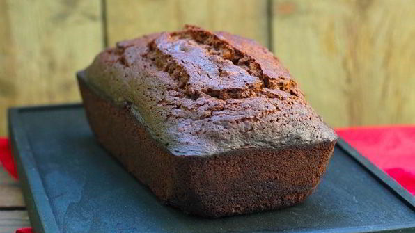 шоколадный пряник с орехами и джемом