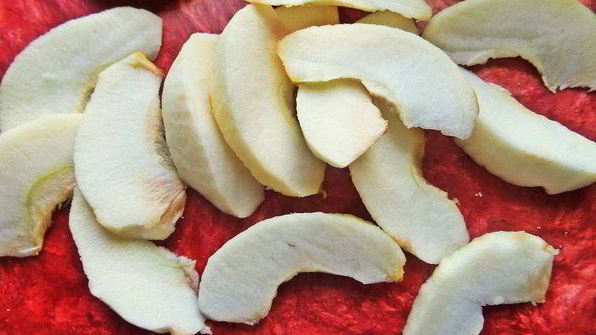 хлебная шарлотка яблочно-ягодная