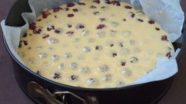 малиновая шарлотка