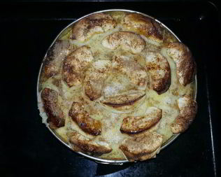 Шарлотка с яблоками