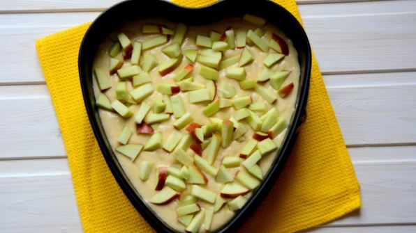 шарлотка на простокваше со сливочной крошкой