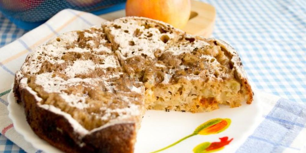 Рецепт шарлотки на сковороде с яблоками