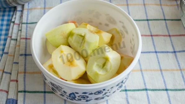 шарлотка на сковороде с яблоками