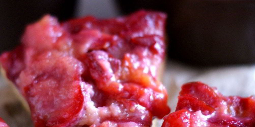 Рецепт шарлотки по-осеннему со сливами