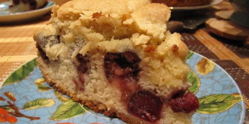 Рецепт шарлотки с черешней