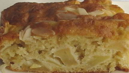 Шарлотка с грушами и яблоками