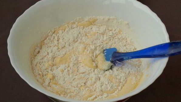 шарлотка с грушами