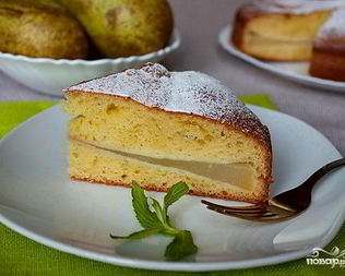 Шарлотка с грушей