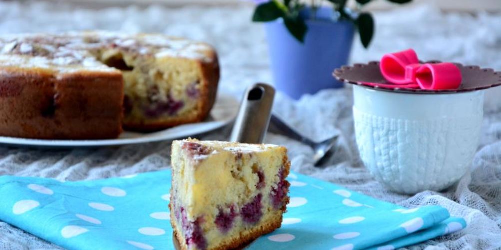 Рецепт шарлотки с малиной из мультиварки