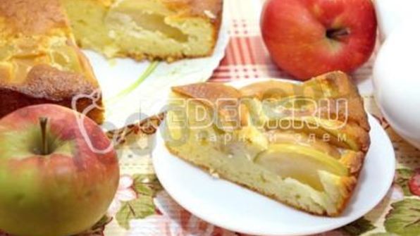 шарлотка с творогом и яблоками