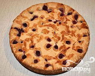 Шарлотка с вишней