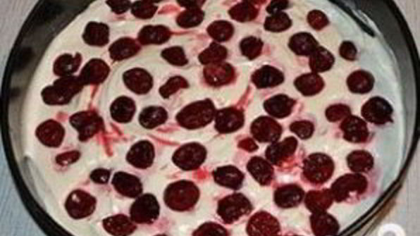 шарлотка с вишней