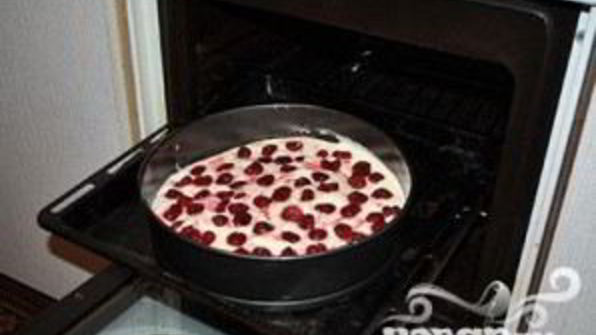 шарлотка с вишней