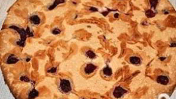 шарлотка с вишней