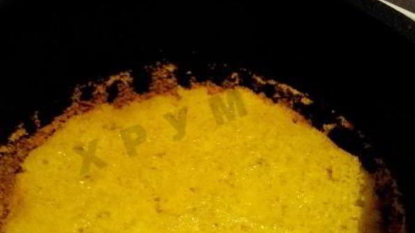 шарлотка с яблоками в мультиварке с манкой