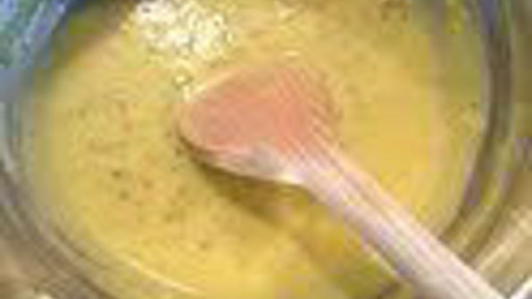 шарлотка с запеченным ревенем, баварским фисташковым кремом и клубникой