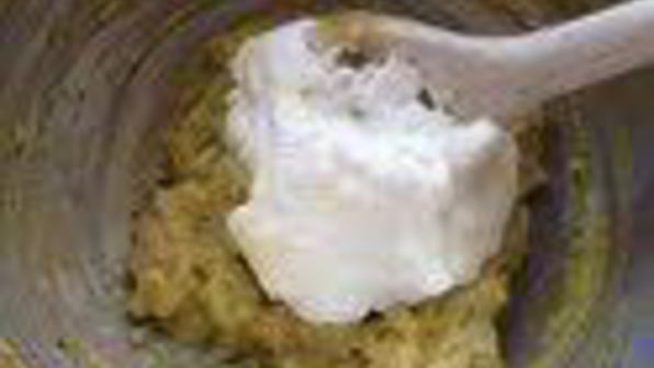 шарлотка с запеченным ревенем, баварским фисташковым кремом и клубникой